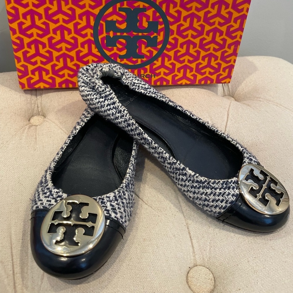 Tory Burch Ballet Flat - Navy Blue Tweed with Gold logo. Size 8